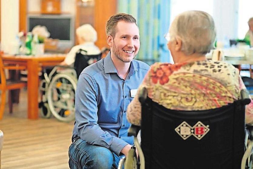Der Pflegebereich bietet viele Karrieremöglichkeiten. Foto: djd Der Pflegebereich bietet viele Karrieremöglichkeiten. Foto: djd