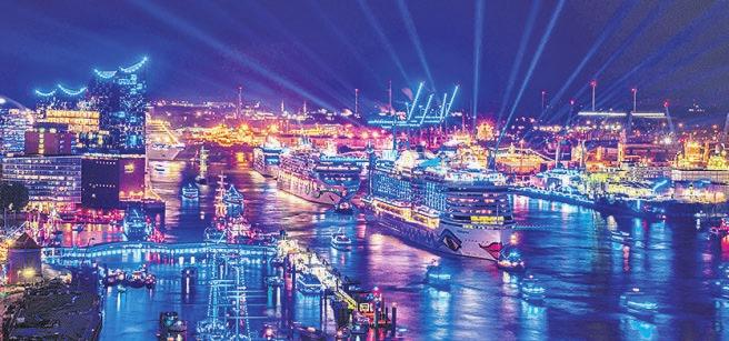 Blaue Stunde: Zu den Cruise Days gehört die faszinierende Lichtinstallation Blue Port Foto: Christian Lietzmann
