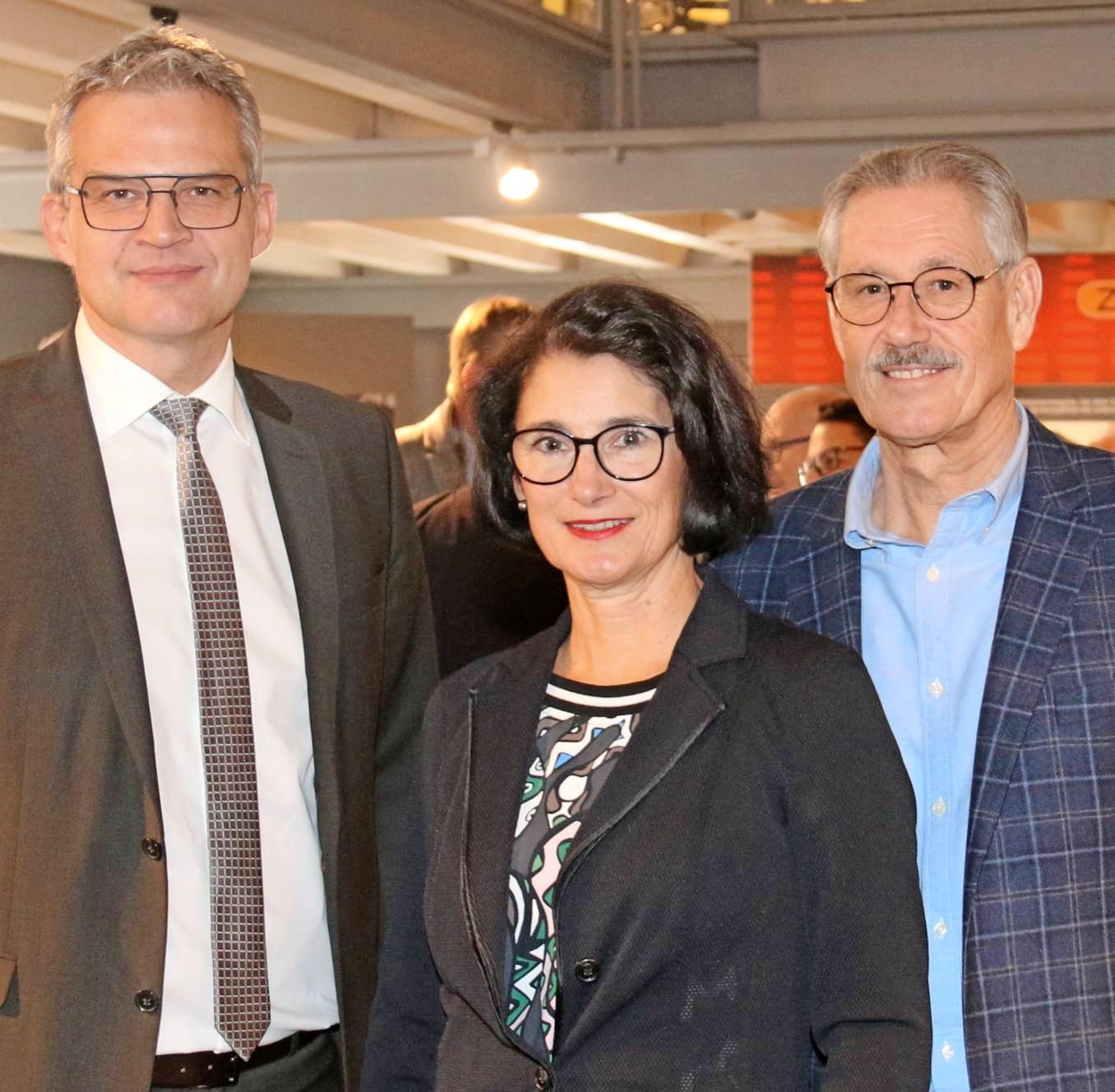 OB Steffen Hertwig (li.), Ralph-Arno Klumbach und Ehefrau Sieglinde.Foto: snp OB Steffen Hertwig (li.), Ralph-Arno Klumbach und Ehefrau Sieglinde.Foto: snp