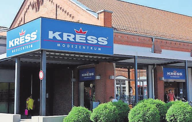 In dem Haus an der Sutelstraße 5 finden Kunden trendige Outfits für jeden Geschmack von elegant bis praktisch. In dem Haus an der Sutelstraße 5 finden Kunden trendige Outfits für jeden Geschmack von elegant bis praktisch.