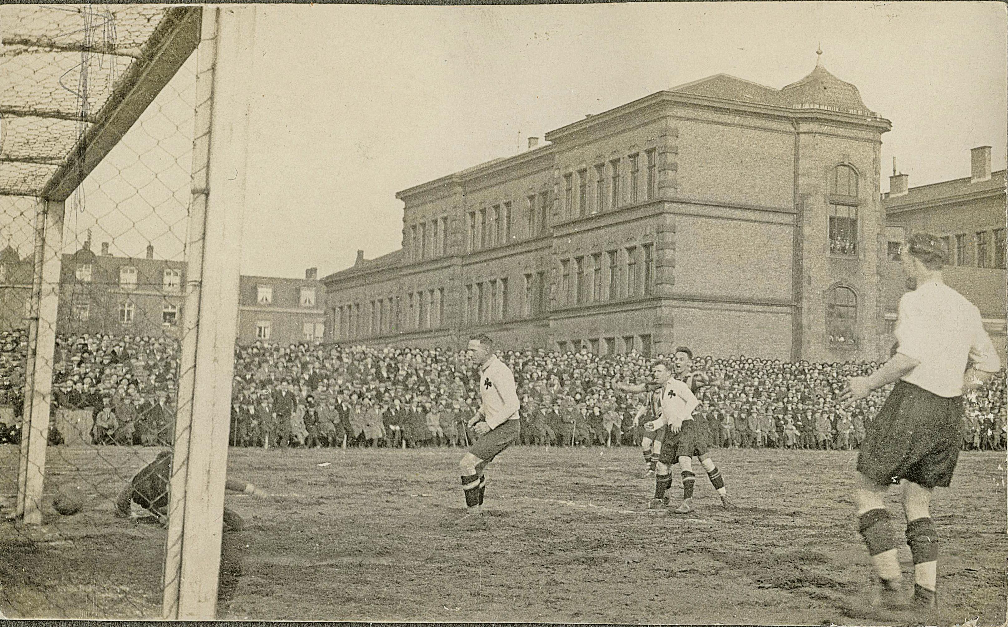 Von 1911 bis 1924 wurde der Sandacker die Spielstätte des SV Waldhof. BILD: ARCHIV B.DIETRICH Von 1911 bis 1924 wurde der Sandacker die Spielstätte des SV Waldhof. BILD: ARCHIV B.DIETRICH