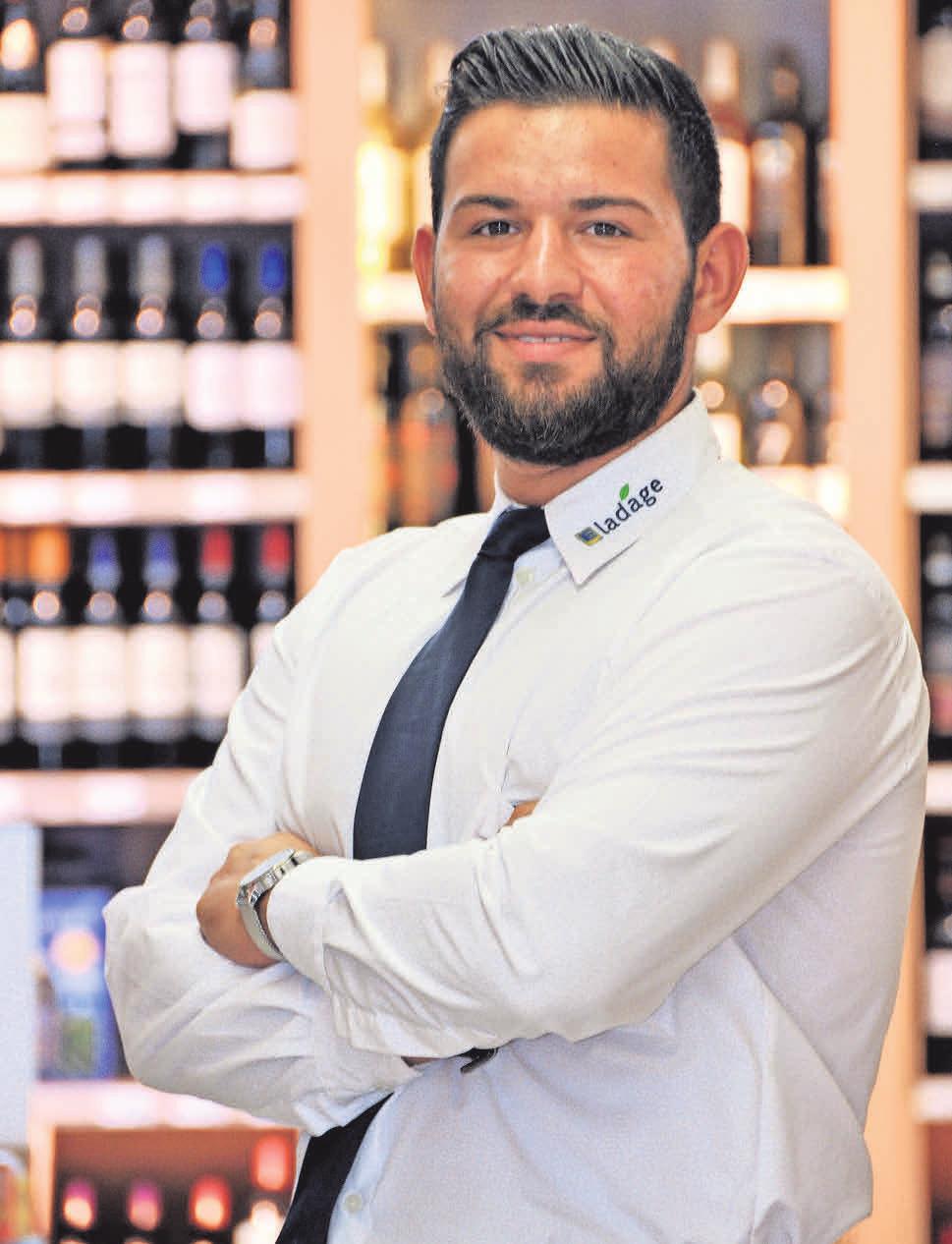 Mohammad Eshghirad leitet künftig den neuen EDEKA-Ladage-Frischemarkt in Arnum. Mohammad Eshghirad leitet künftig den neuen EDEKA-Ladage-Frischemarkt in Arnum.