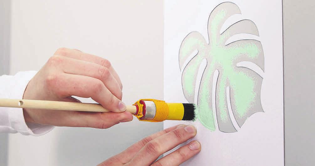 Lust auf Motive an den Wänden, aber eine schlechte Führungshand am Pinsel? Schablonen helfen. Foto: Christian Bordes/Alpina/DIY Academy/dpa-mag Lust auf Motive an den Wänden, aber eine schlechte Führungshand am Pinsel? Schablonen helfen. Foto: Christian Bordes/Alpina/DIY Academy/dpa-mag