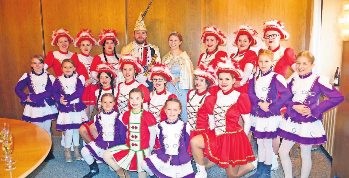 Das amtierende Steinberger Prinzenpaar – Prinzessin Julia I. und Prinz Simon I. gibt sich die Ehre. Nicht nur Garde und Tanzmariechen, sondern ein riesiges „Spaßteam“ sorgt für Bestlaune. Fotos: H. Schülein Das amtierende Steinberger Prinzenpaar – Prinzessin Julia I. und Prinz Simon I. gibt sich die Ehre. Nicht nur Garde und Tanzmariechen, sondern ein riesiges „Spaßteam“ sorgt für Bestlaune. Fotos: H. Schülein