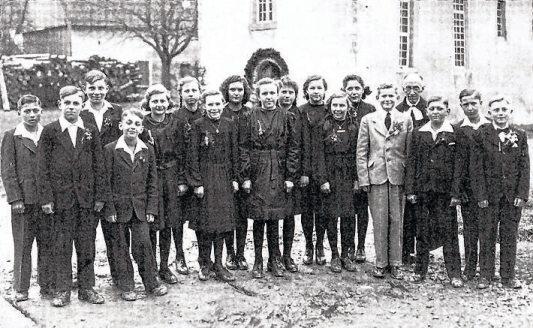 Konfirmation 1946 in Witterhausen. Bild: Ortsverwaltung Konfirmation 1946 in Witterhausen. Bild: Ortsverwaltung