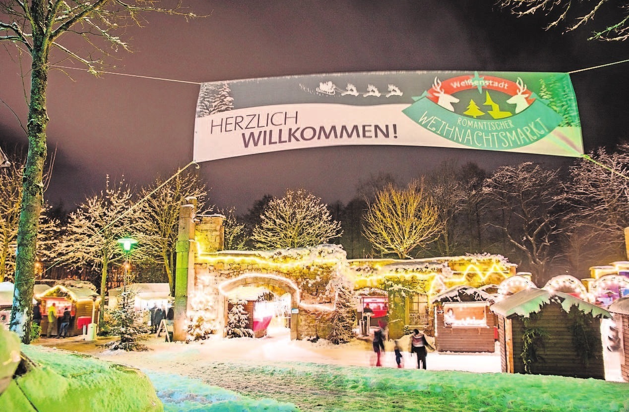Ein einzigartiges Flair bilden die Weißenstädter Kurparkruinen für den beliebten Weihnachtsmarkt. Die Buden öffnen am 2., 15. und 16. Dezember für die Besucher. Foto: Stadt Weißenstadt Ein einzigartiges Flair bilden die Weißenstädter Kurparkruinen für den beliebten Weihnachtsmarkt. Die Buden öffnen am 2., 15. und 16. Dezember für die Besucher. Foto: Stadt Weißenstadt