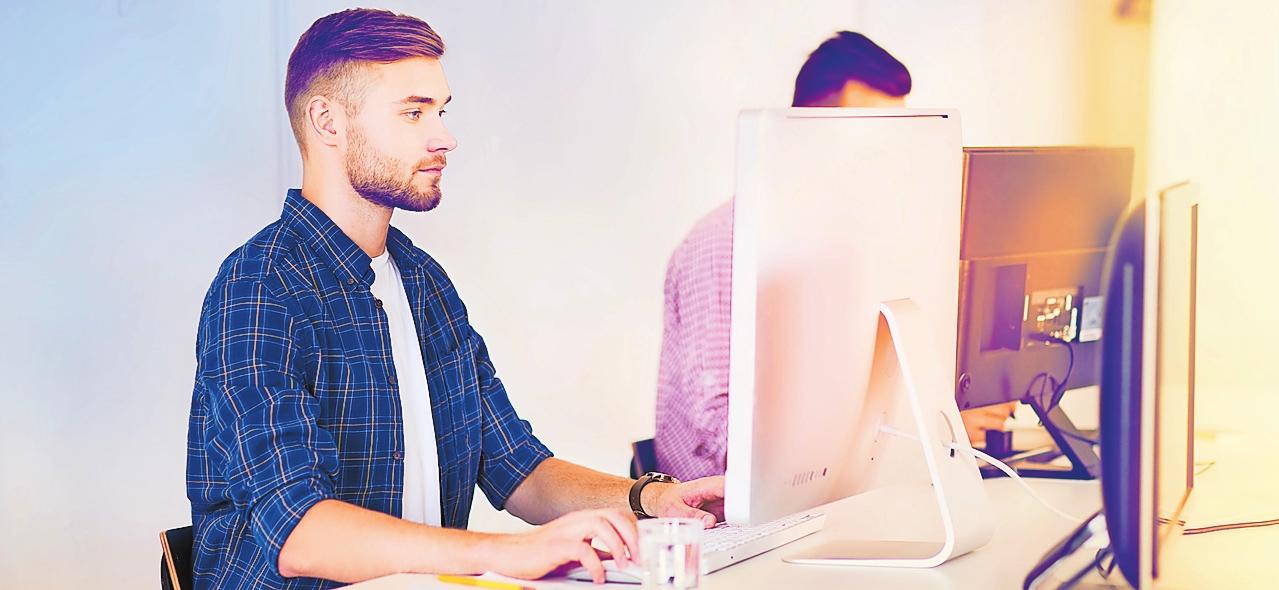 In der IT-Branche sind laut dem Verein ZRW Stellen offen. FOTO: SYDA PRODUCTIONS/STOCK.ADOBE.COM In der IT-Branche sind laut dem Verein ZRW Stellen offen. FOTO: SYDA PRODUCTIONS/STOCK.ADOBE.COM