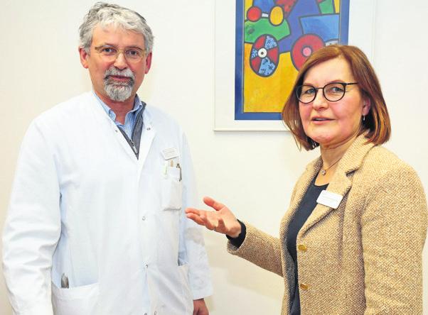 Dr. Klaus Friedrich Becher (l.) und Dr. Johanna Myllymäki vom Helios Hanseklinikum Stralsund betreuen Demenz-Patienten. FOTO: C. RÖDEL Dr. Klaus Friedrich Becher (l.) und Dr. Johanna Myllymäki vom Helios Hanseklinikum Stralsund betreuen Demenz-Patienten. FOTO: C. RÖDEL