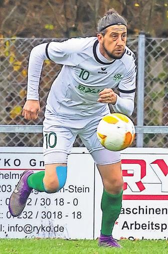 War in der Kreisklasse A1 kaum zu stoppen: Anthony Le Falher vom FSV Eisingen krönte sich mit 30 Treffern zum Torschützenkönig. FOTO: BECKER