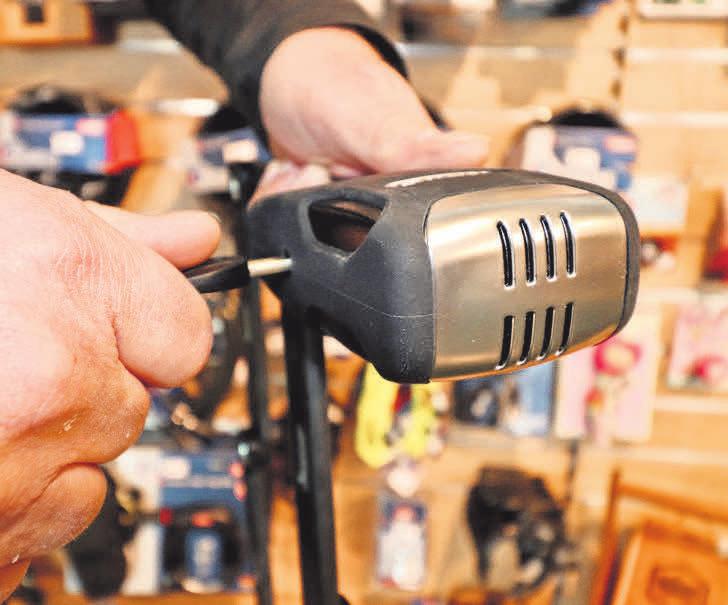 Neben E-Bikes, City- und Mountainbikes, Kinderrädern und viel Zubehör gibt es bei Pilo’s auch innovative Schlösser – zum Beispiel mit eingebauter Alarmanlage. Neben E-Bikes, City- und Mountainbikes, Kinderrädern und viel Zubehör gibt es bei Pilo’s auch innovative Schlösser – zum Beispiel mit eingebauter Alarmanlage.