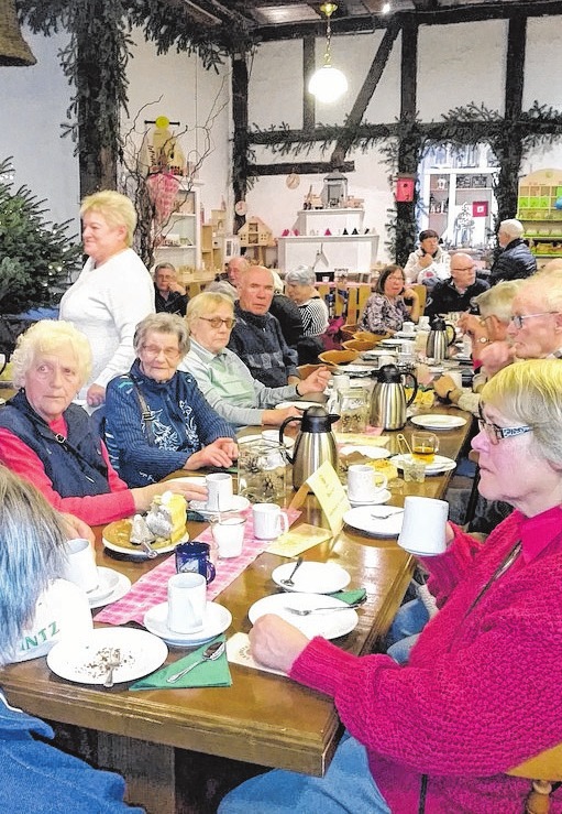 Die Seniorinnen und Senioren aus der Gemeinde Damshagen fuhren in diesem Jahr zur Weihnachtsfeier auf den Erdbeerhof Glantz in Hohen Wieschendorf. Foto: Mandy Krüger Die Seniorinnen und Senioren aus der Gemeinde Damshagen fuhren in diesem Jahr zur Weihnachtsfeier auf den Erdbeerhof Glantz in Hohen Wieschendorf. Foto: Mandy Krüger