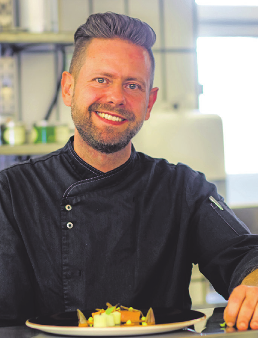 Küchenchef Mike Schulze steht für kulinarischen Genuss im Sonnenhof. Küchenchef Mike Schulze steht für kulinarischen Genuss im Sonnenhof.