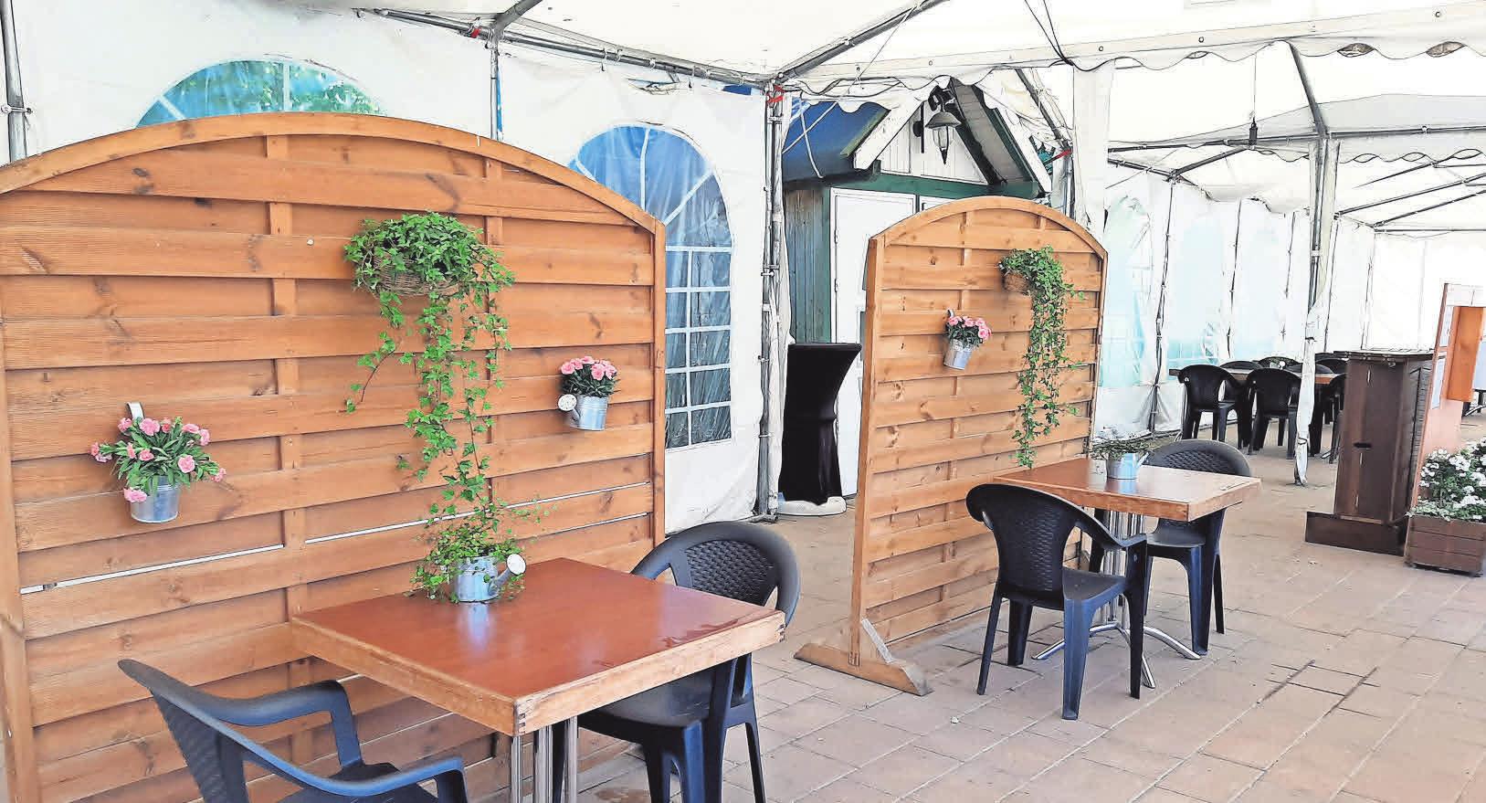 Hier können Besucher in entspannter Biergartenatmosphäre speisen. Hier können Besucher in entspannter Biergartenatmosphäre speisen.