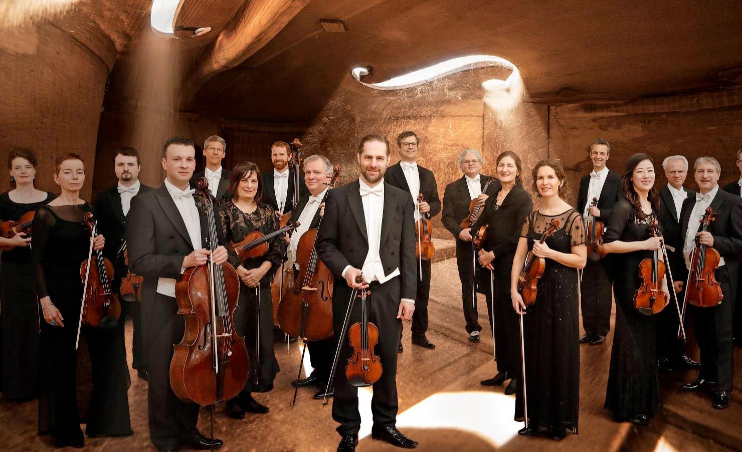 Mit einem besonders festlichen Konzert stimmt das Württembergische Kammerorchester am Samstag, 21. Dezember, in der Güglinger Herzogskelter auf die Weihnachtstage ein. Fotos: privat Mit einem besonders festlichen Konzert stimmt das Württembergische Kammerorchester am Samstag, 21. Dezember, in der Güglinger Herzogskelter auf die Weihnachtstage ein. Fotos: privat