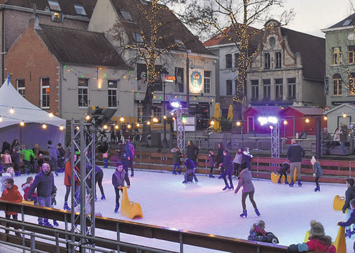 Eislaufen in der Innenstadt, so wie auf diesem Symbolfoto kann ab Februar auch in der Wolfsburger Innenstadt mit eigenen oder geliehenen Schlittschuhen aufs „Eis“ gegangen werden. Symbolfoto Eislaufen in der Innenstadt, so wie auf diesem Symbolfoto kann ab Februar auch in der Wolfsburger Innenstadt mit eigenen oder geliehenen Schlittschuhen aufs „Eis“ gegangen werden. Symbolfoto