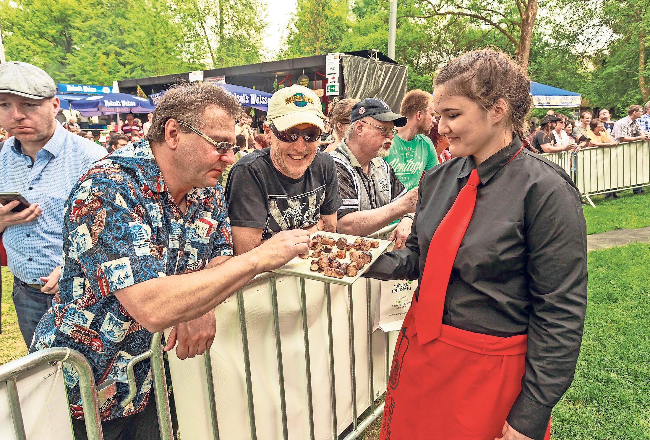 Nicht nur eine Jury wird über die Bratwürste urteilen, auch das Publikum darf seinen Senf dazu abgeben. Foto: Hans von Draminski Nicht nur eine Jury wird über die Bratwürste urteilen, auch das Publikum darf seinen Senf dazu abgeben. Foto: Hans von Draminski