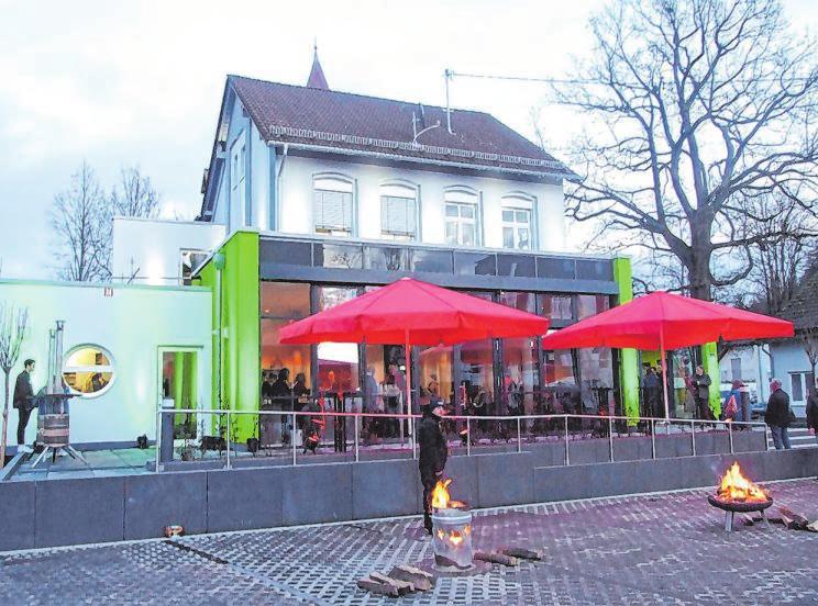 Der auf den neuesten Stand gebrachte Treffpunkt für Jugendliche und junge Erwachsene hält jede Menge Möglichkeiten der persönlichen Entfaltung bereit. Der auf den neuesten Stand gebrachte Treffpunkt für Jugendliche und junge Erwachsene hält jede Menge Möglichkeiten der persönlichen Entfaltung bereit.