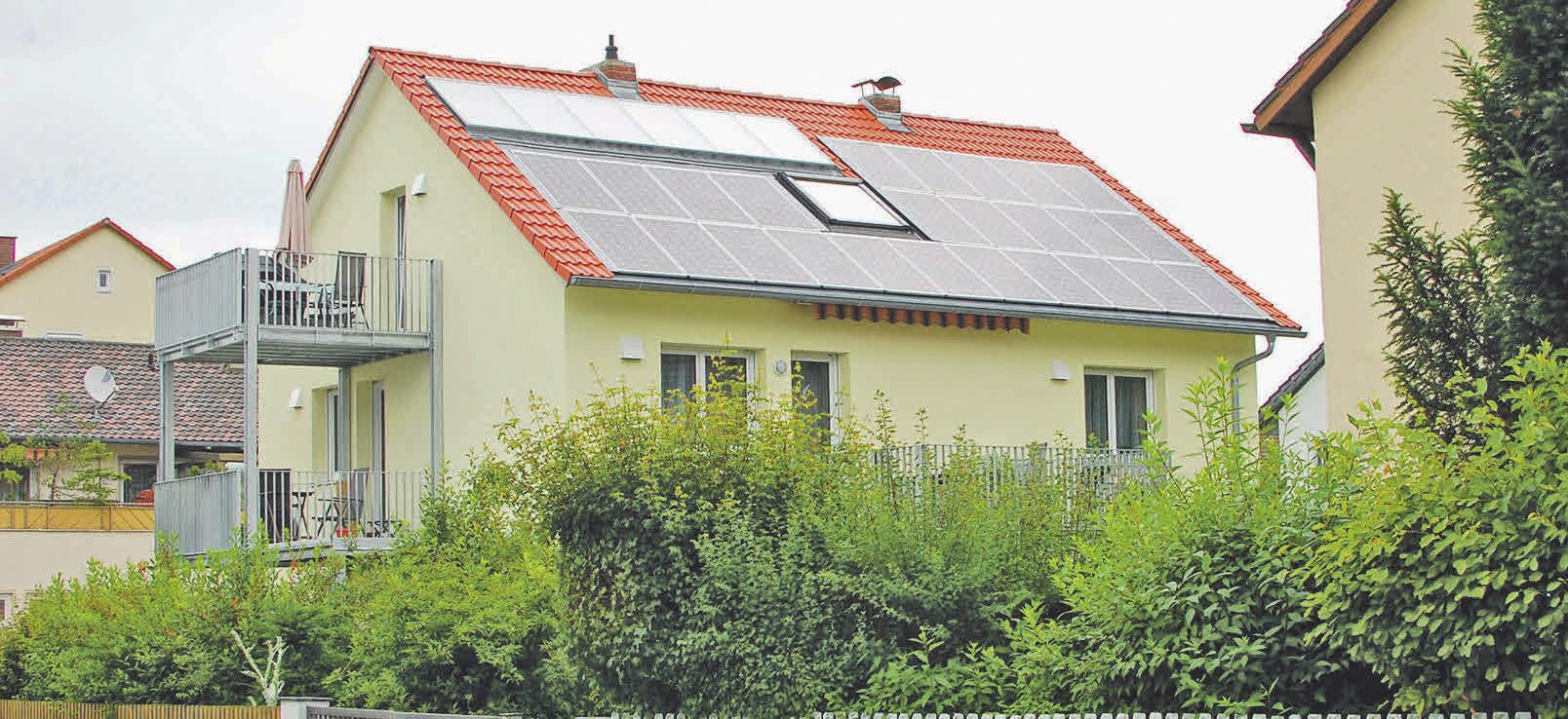 Ein älteres Haus mit Fördergeldern von der KfW energieeffizient zu sanieren, zahlt sich langfristig aus. Foto: djd/puren Ein älteres Haus mit Fördergeldern von der KfW energieeffizient zu sanieren, zahlt sich langfristig aus. Foto: djd/puren