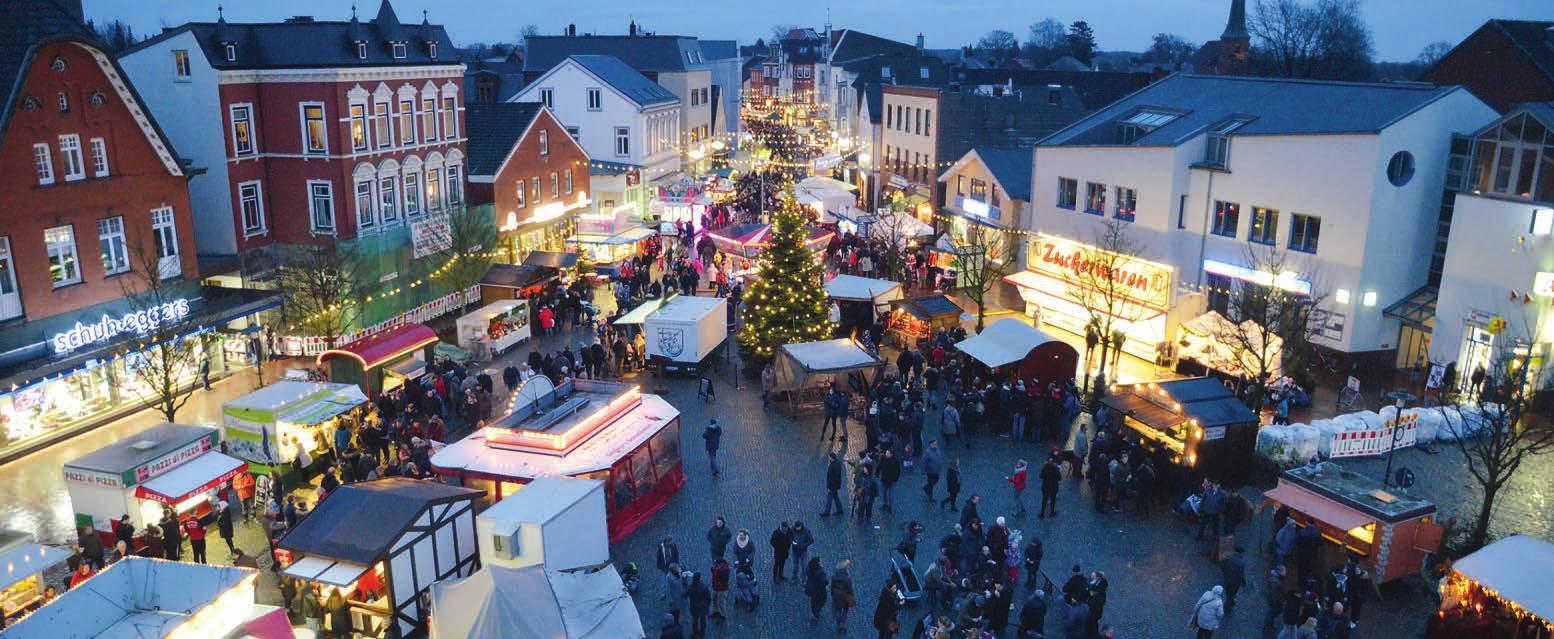 Abends zeigt sich der Barmstedter Weihnachtsmarkt im Lichterglanz. Foto: Manuela Kiesling  