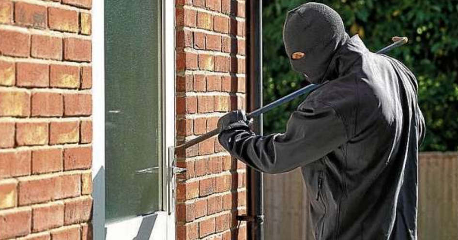Damit keine ungewünschten Gäste ins Haus eindringen, gibt es bei Funkalarm Kiel zahlreiche Maßnahmen zum Thema Sicherheitsschutz. FOTO: FOTOLIA Damit keine ungewünschten Gäste ins Haus eindringen, gibt es bei Funkalarm Kiel zahlreiche Maßnahmen zum Thema Sicherheitsschutz. FOTO: FOTOLIA