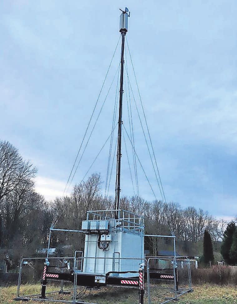 Im Pariner Weg in Damshagen wurde ein mobiler Funkturm errichtet. Er sorgt für einen besseren Funkempfang, bis Vodafone dann seinen festen Funkturm an selber Stelle baut. Foto: Mandy Krüger Im Pariner Weg in Damshagen wurde ein mobiler Funkturm errichtet. Er sorgt für einen besseren Funkempfang, bis Vodafone dann seinen festen Funkturm an selber Stelle baut. Foto: Mandy Krüger