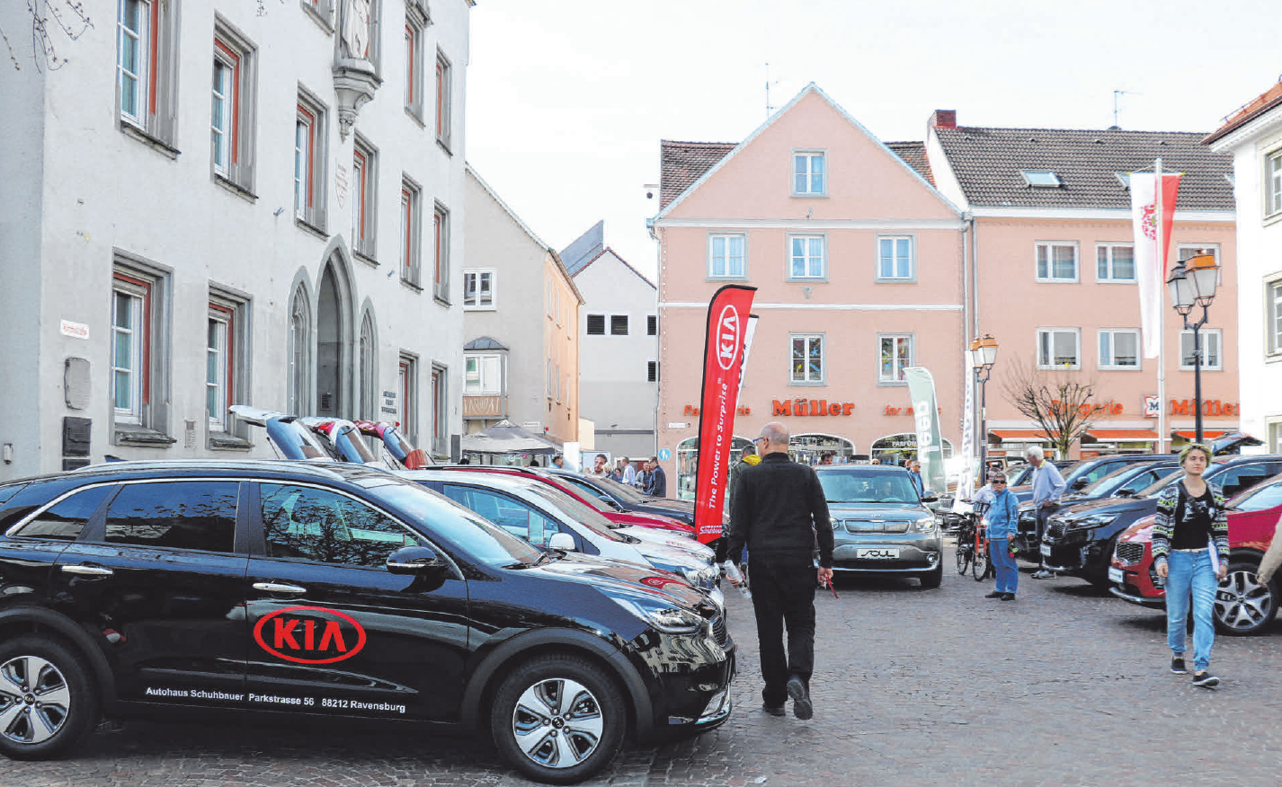 Autohändler präsentieren neue Modelle. Es geht sportlich und fit in den Frühling. Glücksräder und Gewinnspiele sind für Überraschungen gut. Das alles und noch viel mehr erwartet die Besucher. Also nix wie hin zum Supersamstag! FOTOS: ROSA LANER Autohändler präsentieren neue Modelle. Es geht sportlich und fit in den Frühling. Glücksräder und Gewinnspiele sind für Überraschungen gut. Das alles und noch viel mehr erwartet die Besucher. Also nix wie hin zum Supersamstag! FOTOS: ROSA LANER