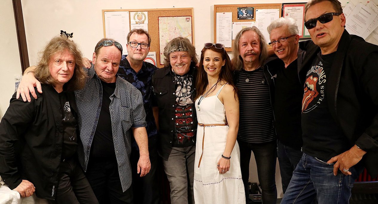 Der Ex-Frontmann der Puhdys, Quaster (Mitte), mit seiner Band Lennox FOTO: ©FMI-FOTOGRAFIE/FRANK IFFERT Der Ex-Frontmann der Puhdys, Quaster (Mitte), mit seiner Band Lennox FOTO: ©FMI-FOTOGRAFIE/FRANK IFFERT