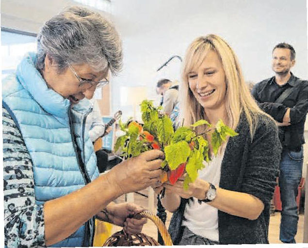 Simone Kottmann (r.) bei der Einweihungsfeier. Foto: Petra Starzmann Simone Kottmann (r.) bei der Einweihungsfeier. Foto: Petra Starzmann