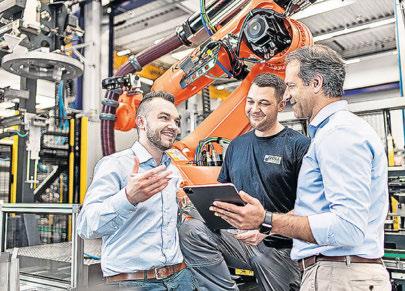 Die Mitarbeiter bei Woll Maschinenbau sind Experten für komplexe Technologien. Foto: Woll Maschinenbau Die Mitarbeiter bei Woll Maschinenbau sind Experten für komplexe Technologien. Foto: Woll Maschinenbau