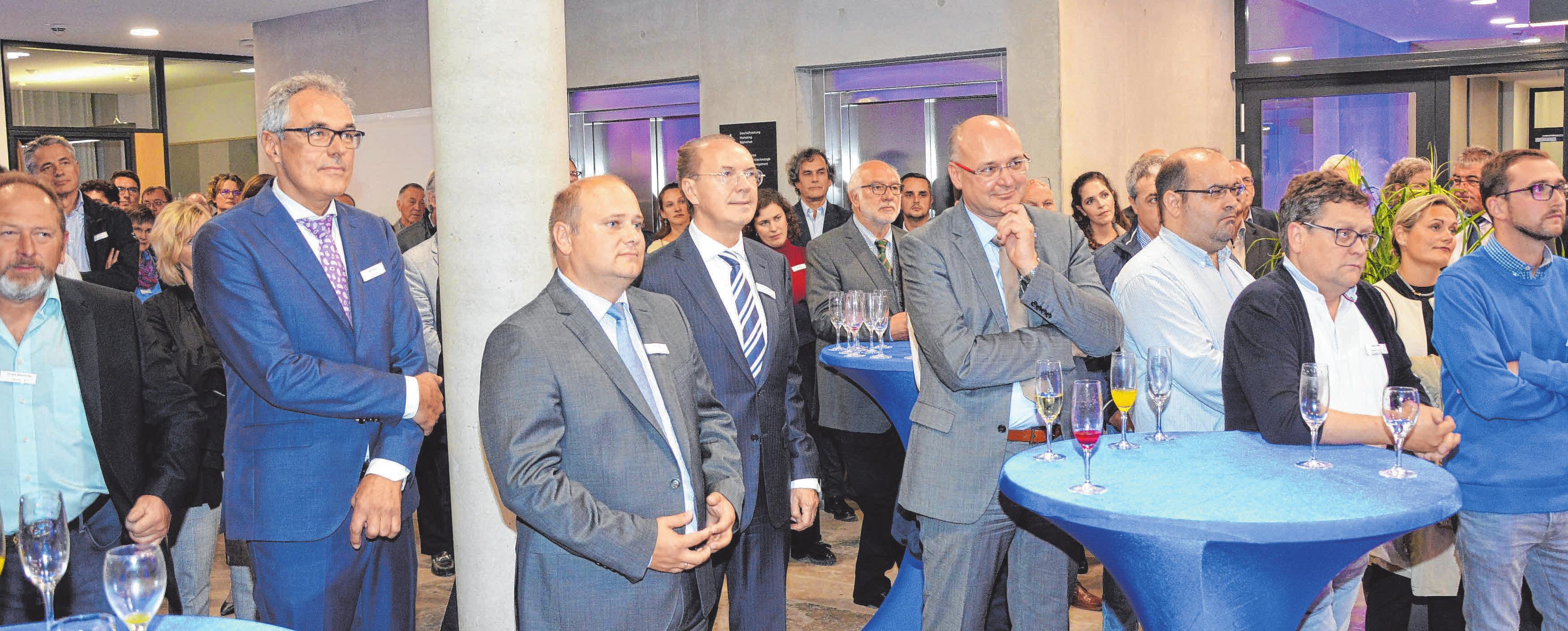 Willi Stadler hört am Familientag aufmerksam der Ansprache von Bürgermeister Patrick Bauser zu. FOTO: THORSTEN BÜTTNER Willi Stadler hört am Familientag aufmerksam der Ansprache von Bürgermeister Patrick Bauser zu. FOTO: THORSTEN BÜTTNER