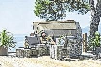 Eine Sitzgruppe für die Terrasse. FOTO: HÖFFNER Eine Sitzgruppe für die Terrasse. FOTO: HÖFFNER