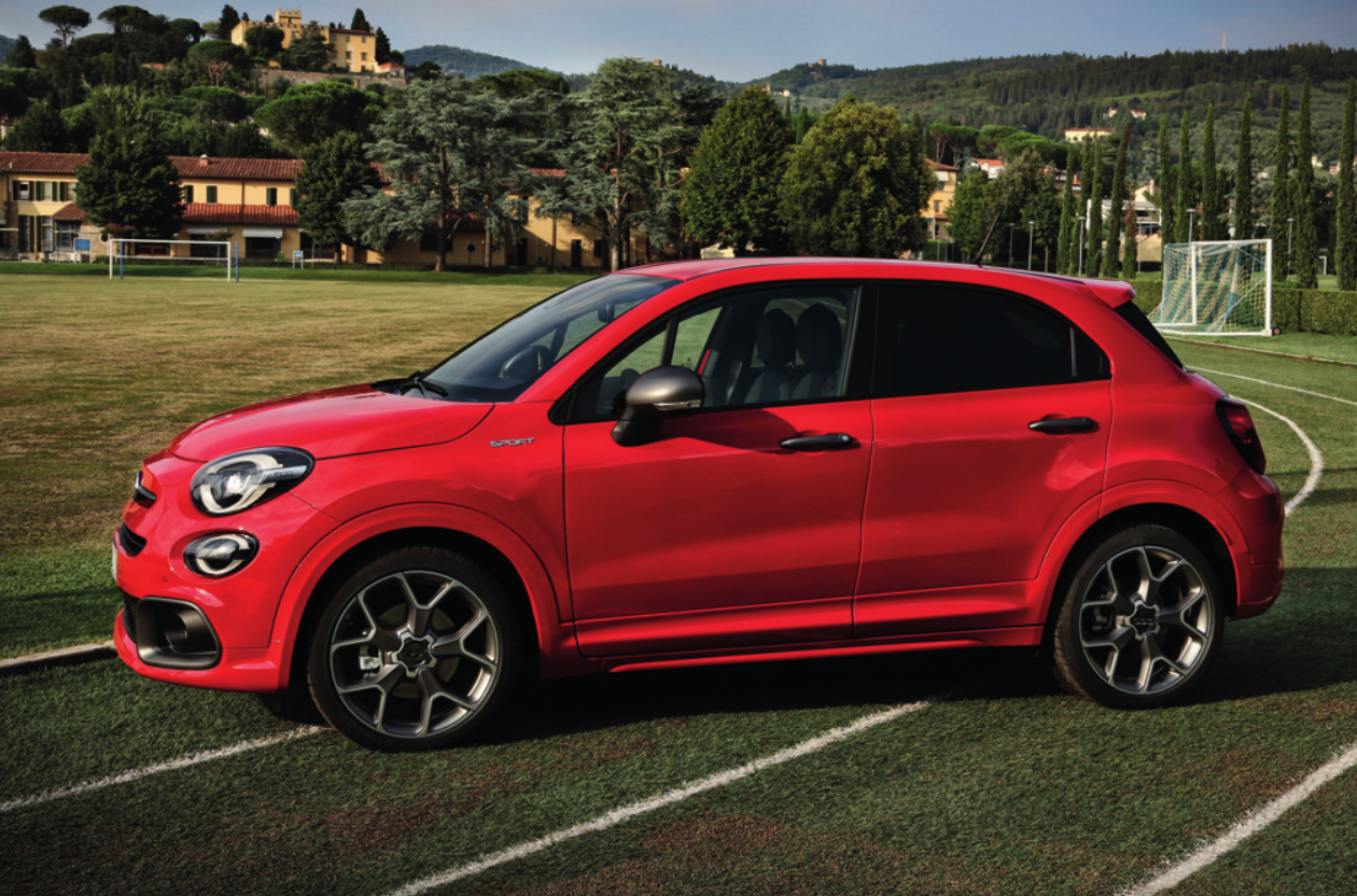 Exklusives Rot und auffälliges Design: der Fiat 500X Sport. Foto: lFIAT Automobile