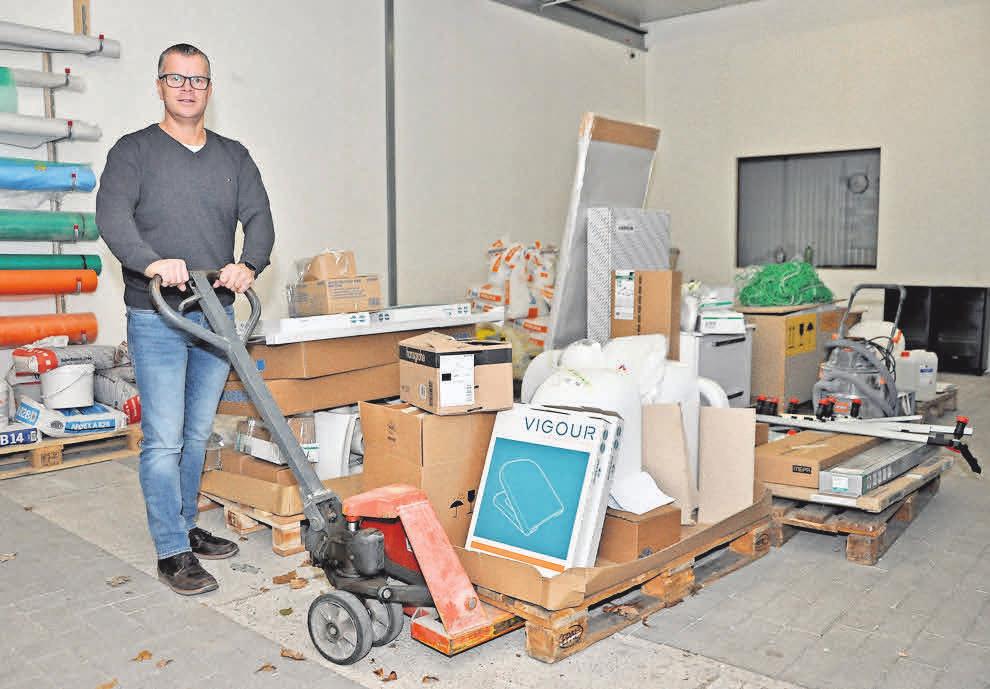 Sven Bytomski ist sich nicht zu schade, selbst Hand anzulegen. Sven Bytomski ist sich nicht zu schade, selbst Hand anzulegen.