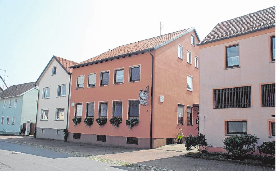 Ein beliebter Anlaufpunkt – nicht nur zur Augsfelder Kirchweih – ist das Gasthaus Mützel-Hartmann. FOTO: JOCHEN REITWIESNER Ein beliebter Anlaufpunkt – nicht nur zur Augsfelder Kirchweih – ist das Gasthaus Mützel-Hartmann. FOTO: JOCHEN REITWIESNER