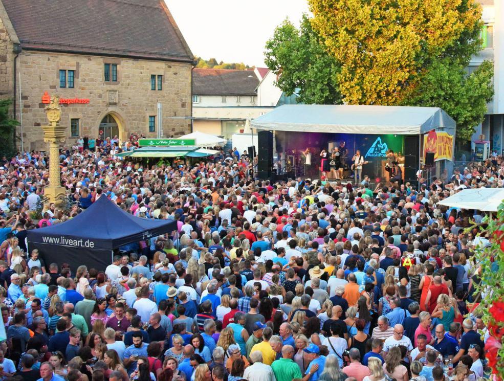 Eine der beliebtesten städtischen Veranstaltungsreihen bei Besuchern ist „Donnerstags in die City – Hierspielt die Musik“. Die Sommerkonzerte auf dem Marktplatz werden von Tausenden besucht. Foto: Archiv/Leitz Eine der beliebtesten städtischen Veranstaltungsreihen bei Besuchern ist „Donnerstags in die City – Hierspielt die Musik“. Die Sommerkonzerte auf dem Marktplatz werden von Tausenden besucht. Foto: Archiv/Leitz