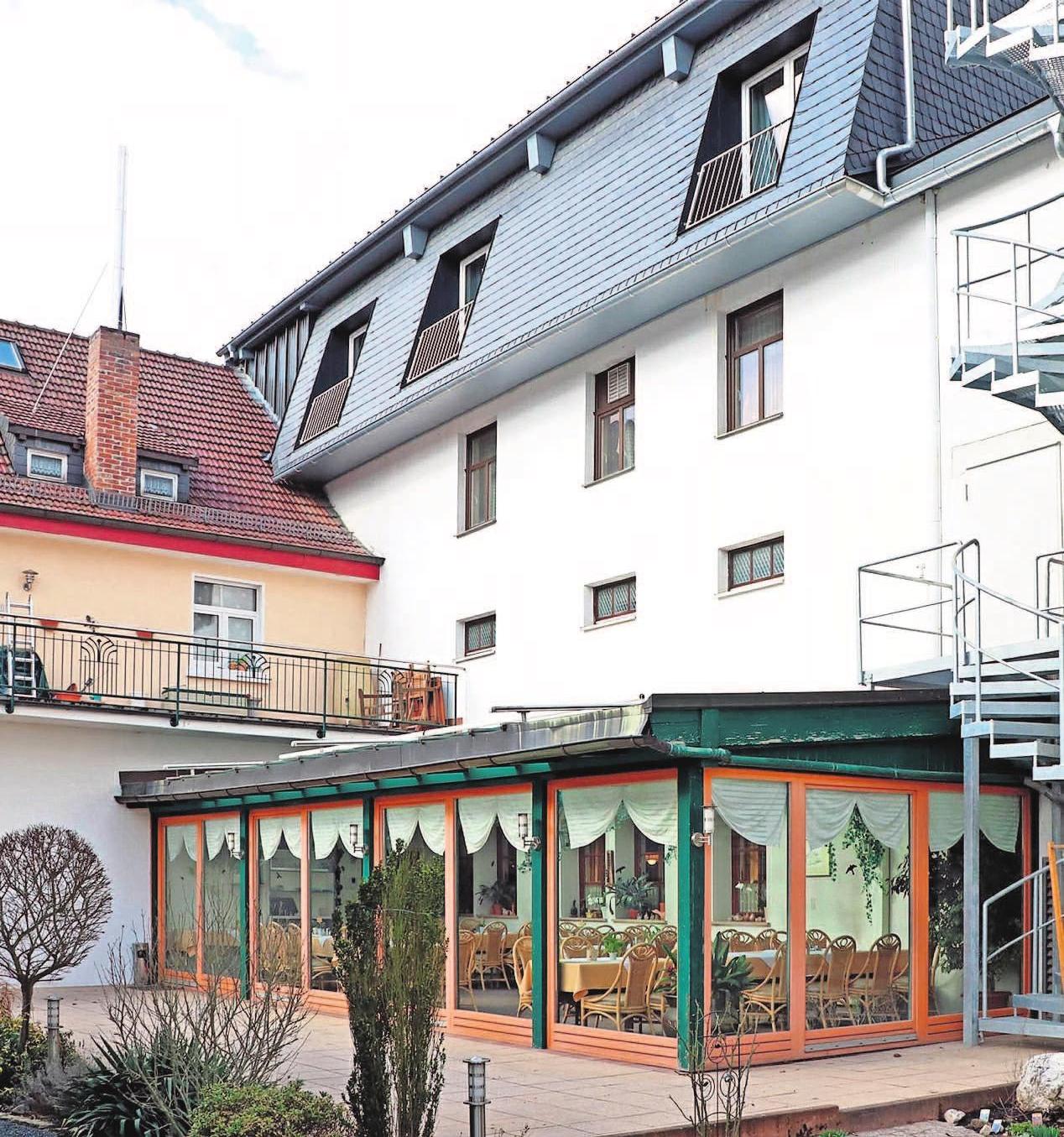 Sechs neue Komfortzimmer entstanden durch den kompletten Neuausbau der oberen Etage. Sechs neue Komfortzimmer entstanden durch den kompletten Neuausbau der oberen Etage.