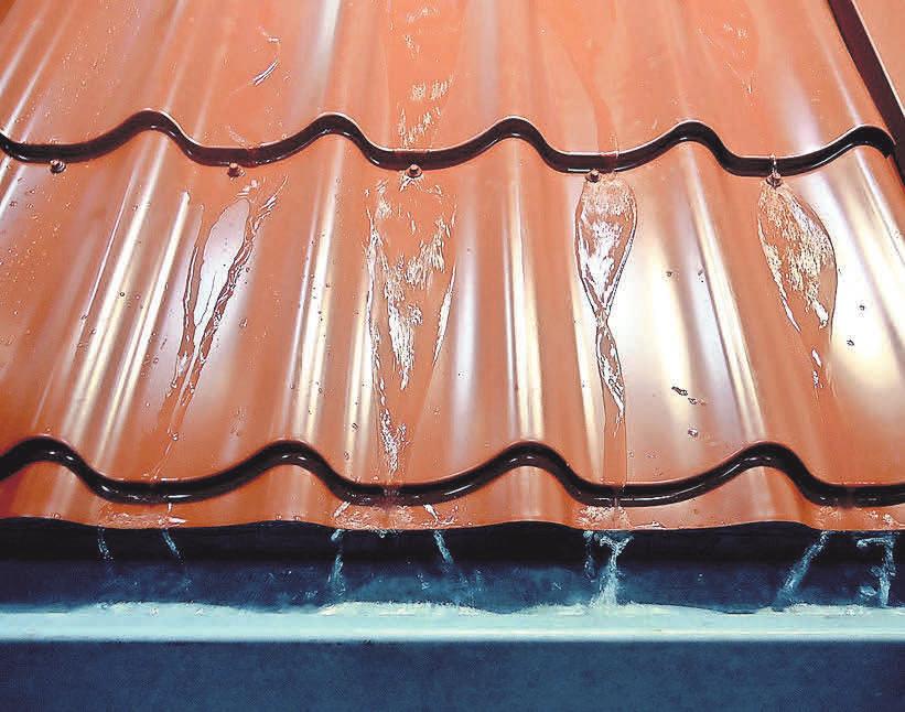 Dachpfannen mit Regenrinne. Foto: Busche Dachpfannen mit Regenrinne. Foto: Busche
