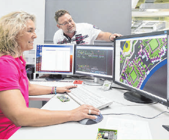 Immer den Überblick behalten: Die Ausbildung in der Trossinger TR-Gruppe erfolgt stets praxisnah. FOTO: TR Immer den Überblick behalten: Die Ausbildung in der Trossinger TR-Gruppe erfolgt stets praxisnah. FOTO: TR