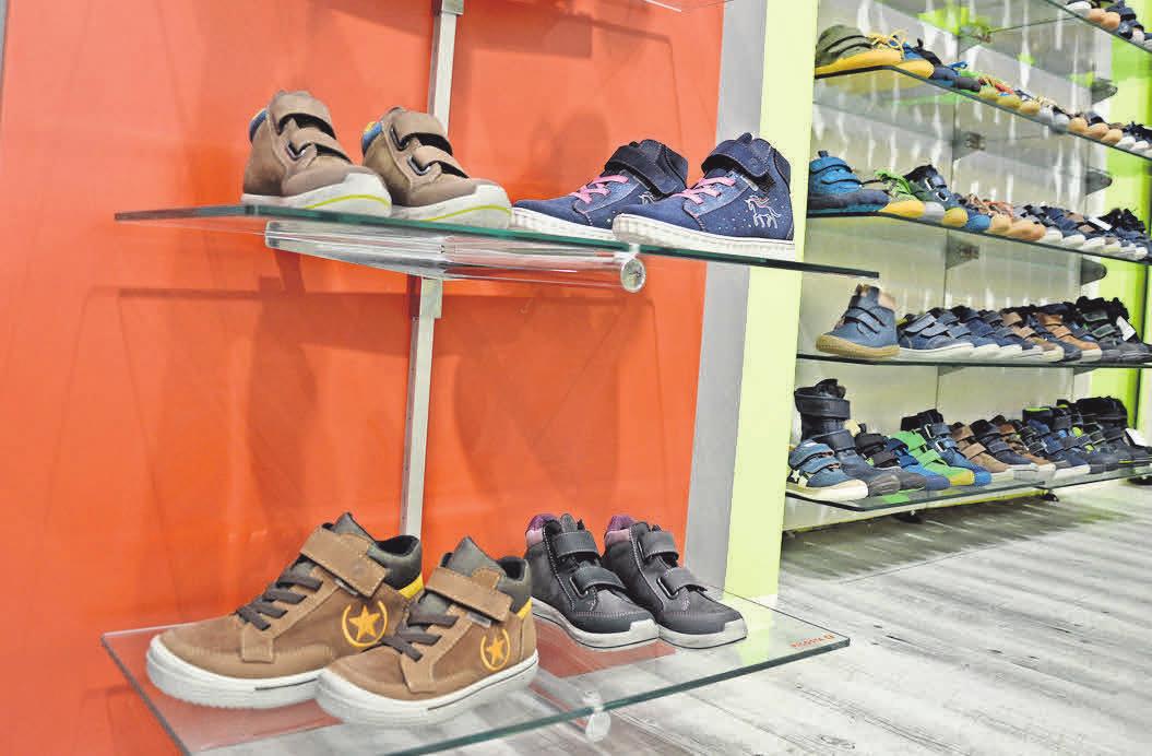 Für Kinder bietet das Schuhhaus Polch robuste Stiefel mit GoreTex-Membran.Für Kinder bietet das Schuhhaus Polch robuste Stiefel mit GoreTex-Membran. Für Kinder bietet das Schuhhaus Polch robuste Stiefel mit GoreTex-Membran.Für Kinder bietet das Schuhhaus Polch robuste Stiefel mit GoreTex-Membran.