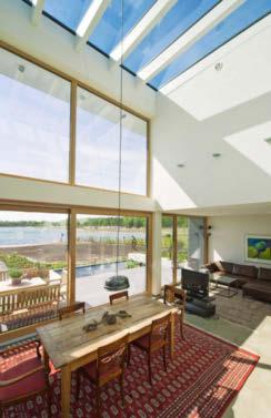 Sonnenschutzgläser bieten einen stärkeren Schutz vor Wärme. Fotos: Semcoglas Holding GmbH/VFF/dpa-tmn, Velux/VFF/dpa-tmn Sonnenschutzgläser bieten einen stärkeren Schutz vor Wärme. Fotos: Semcoglas Holding GmbH/VFF/dpa-tmn, Velux/VFF/dpa-tmn