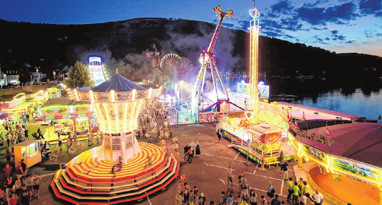 Die Michaelismesse ist ein Mix aus Vergnügungspark, Festzelt, Gewerbeausstellung und Marktständen. FOTO: THOMAS KLEWAR Die Michaelismesse ist ein Mix aus Vergnügungspark, Festzelt, Gewerbeausstellung und Marktständen. FOTO: THOMAS KLEWAR