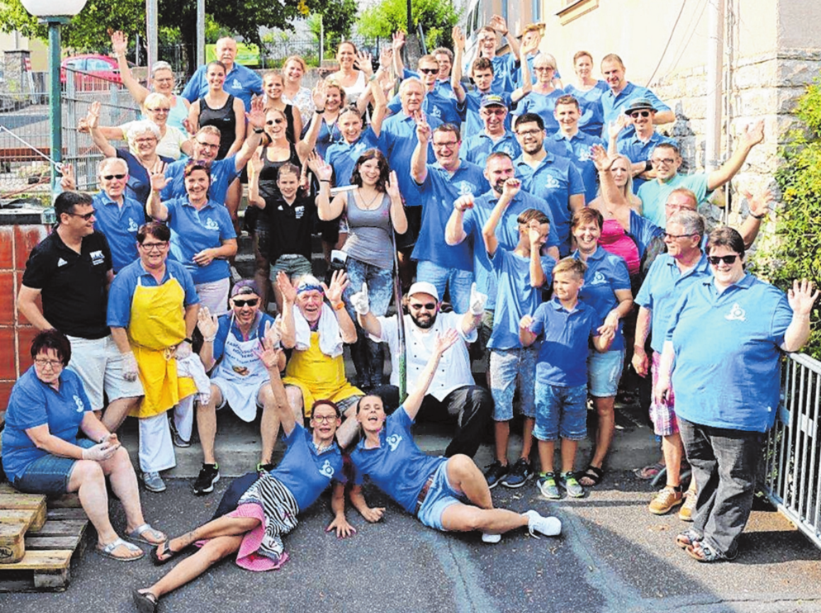 Die Mitglieder der Höchberger Faschingsgilde „Helau Krakau“ heißen wieder zum Schnitzel- und Kotelettfest willkommen. Die Mitglieder der Höchberger Faschingsgilde „Helau Krakau“ heißen wieder zum Schnitzel- und Kotelettfest willkommen.