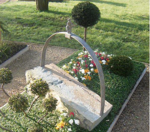 Ein Grabmal aus Naturstein, vielfach kombiniert mit anderen Materialien und individuell gestaltet, ist die Visitenkarte eines gelebten Lebens. Bild: BIV Steinmetze Ein Grabmal aus Naturstein, vielfach kombiniert mit anderen Materialien und individuell gestaltet, ist die Visitenkarte eines gelebten Lebens. Bild: BIV Steinmetze