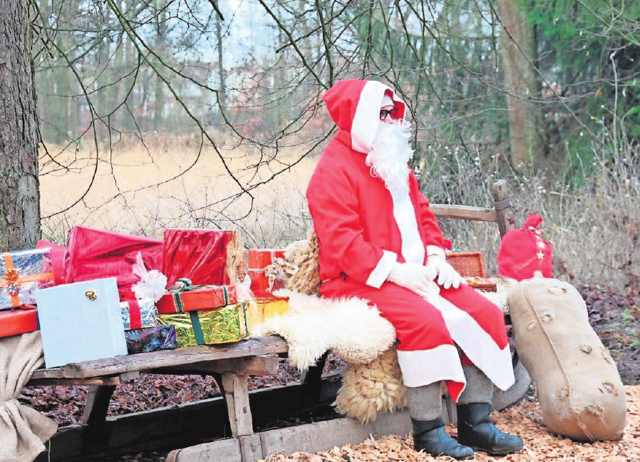 Der Nikolaus begrüßt an beiden Tagen die kleinen und großen Gäste. Der Nikolaus begrüßt an beiden Tagen die kleinen und großen Gäste.