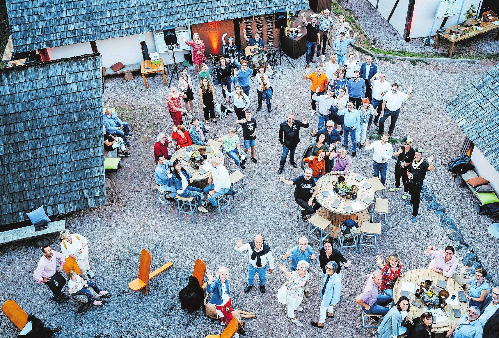 „Alle mal winken“: Die Gäste hatten ihren Spaß beim Sommerfest im Steinbacher Keltendorf. Die Aufnahmen stammen alle von dem Weilerbacher Fotografen Martin Koch. FOTOS (4): FREI „Alle mal winken“: Die Gäste hatten ihren Spaß beim Sommerfest im Steinbacher Keltendorf. Die Aufnahmen stammen alle von dem Weilerbacher Fotografen Martin Koch. FOTOS (4): FREI