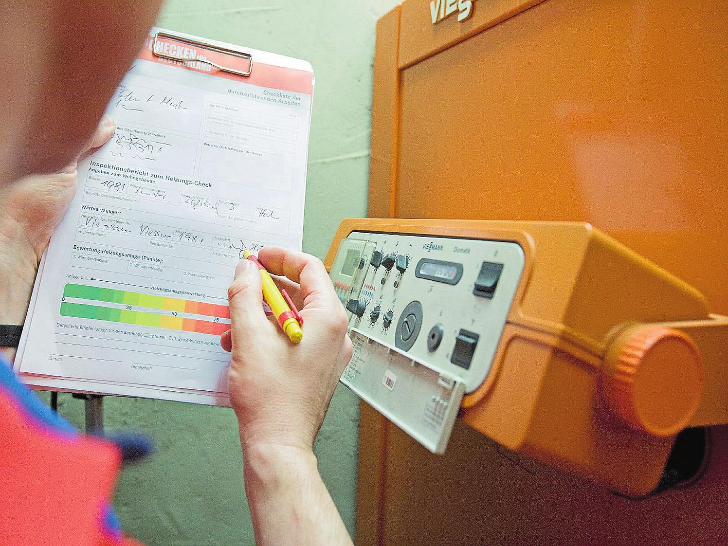 Wie bei einer Ampel: Das Protokoll des Heizungs-Checks macht deutlich, ob das Ergebnis im grünen, gelben oder roten Bereich liegt. Wie bei einer Ampel: Das Protokoll des Heizungs-Checks macht deutlich, ob das Ergebnis im grünen, gelben oder roten Bereich liegt.