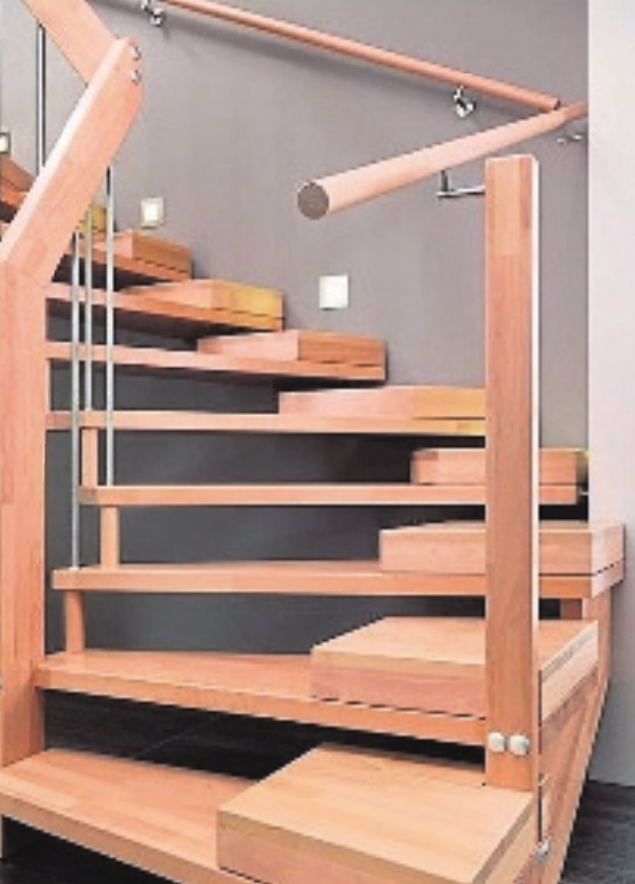 Der Handlauf sollte über die gesamte Länge der Treppe reichen. Umsich mit beiden Händen abzusichern, lässt sich jederzeit ein zweiter anbringen. Der Handlauf sollte über die gesamte Länge der Treppe reichen. Umsich mit beiden Händen abzusichern, lässt sich jederzeit ein zweiter anbringen.