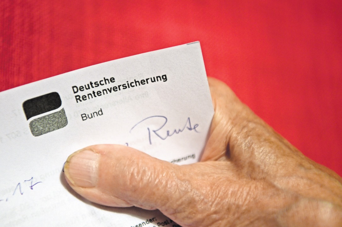 Rentenbescheid: Es gibt vielfältige Formen der Altersvorsorge zusätzlich zur gesetzlichen Rente. FOTO: DPA Rentenbescheid: Es gibt vielfältige Formen der Altersvorsorge zusätzlich zur gesetzlichen Rente. FOTO: DPA