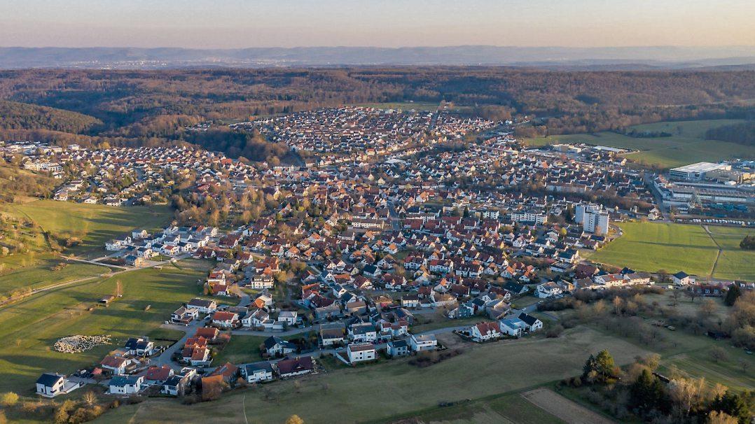 Idylle im Schönbuch: In Dettenhausen lebt und arbeitet es sich ausgezeichnet .Es ist alles im Ort zu bekommen, was man für den täglichen Bedarf benötigt, vertrauenswürdige Handwerksunternehmen und Dienstleister prägen die Gewerbestruktur und auch für Freizeitvergnügen und Genuss ist reichlich gesorgt. Bild: Nico Seeger