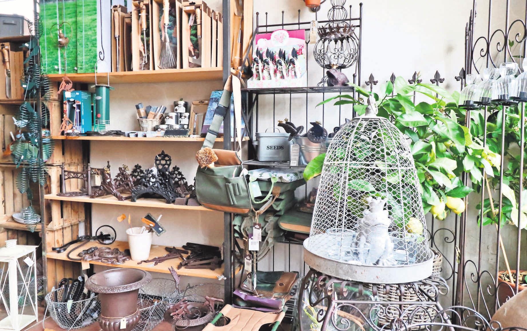 Mit den Gartenwerkzeugen, Rankhilfen und wunderschönen Accessoires für Terrasse und Beet von Home & Garden kann der Sommer kommen Mit den Gartenwerkzeugen, Rankhilfen und wunderschönen Accessoires für Terrasse und Beet von Home & Garden kann der Sommer kommen